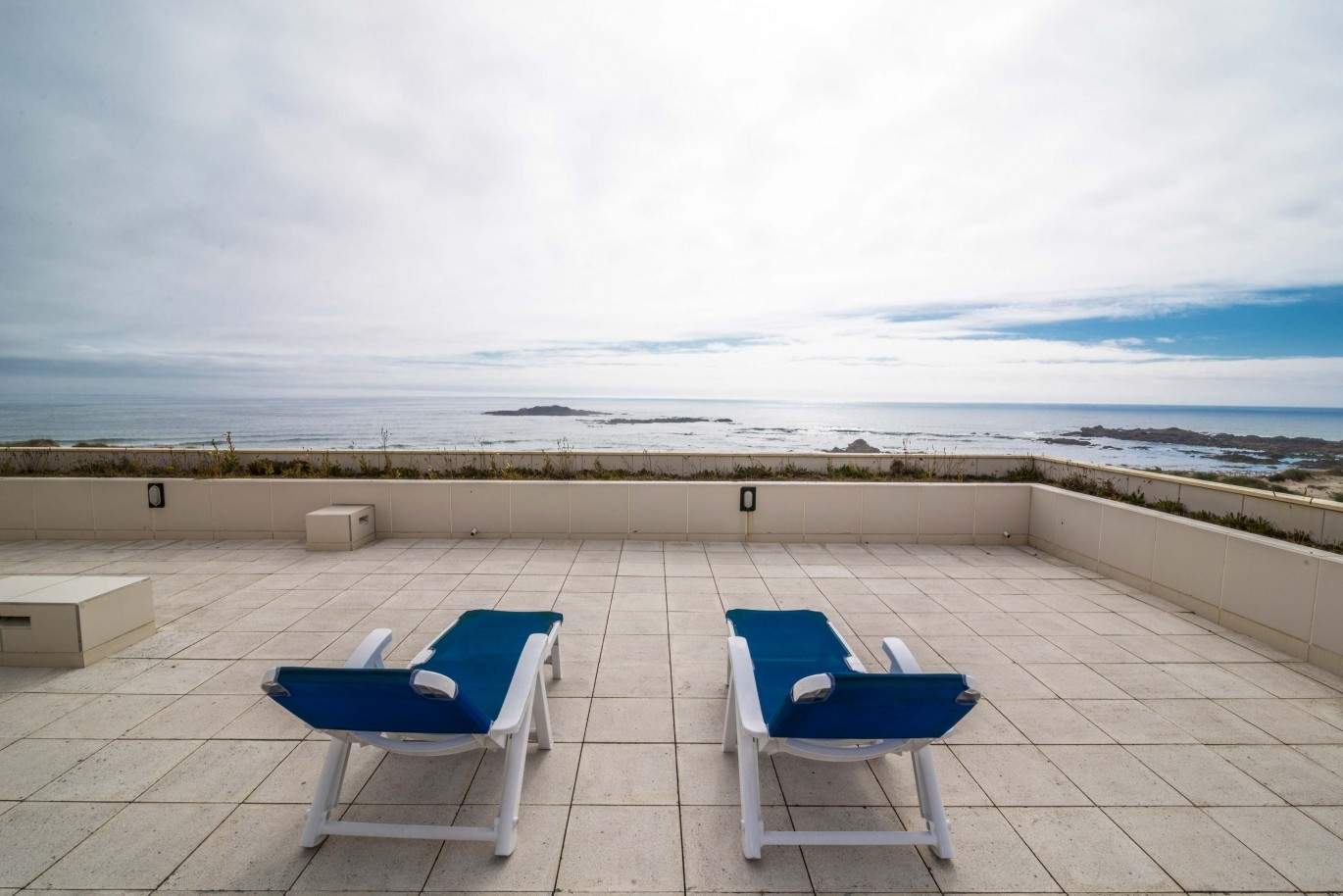 Penthouse, close to the beach, ocean views, Mindelo, Portugal_45187
