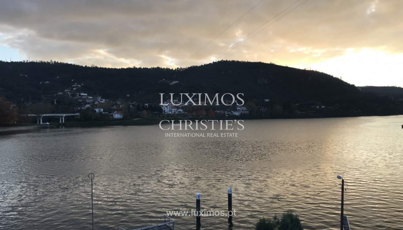 Edificio con vistas al Río Douro, Penafiel, Porto, Portugal_50835