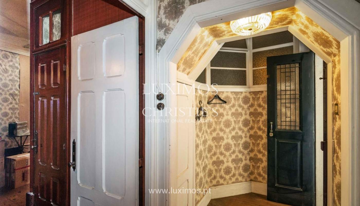 Prédio de três frentes, com logradouro, Porto_51451