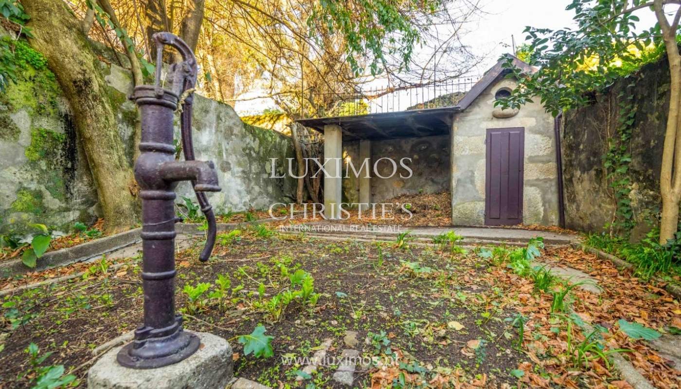 Prédio de três frentes, com logradouro, Porto_51467