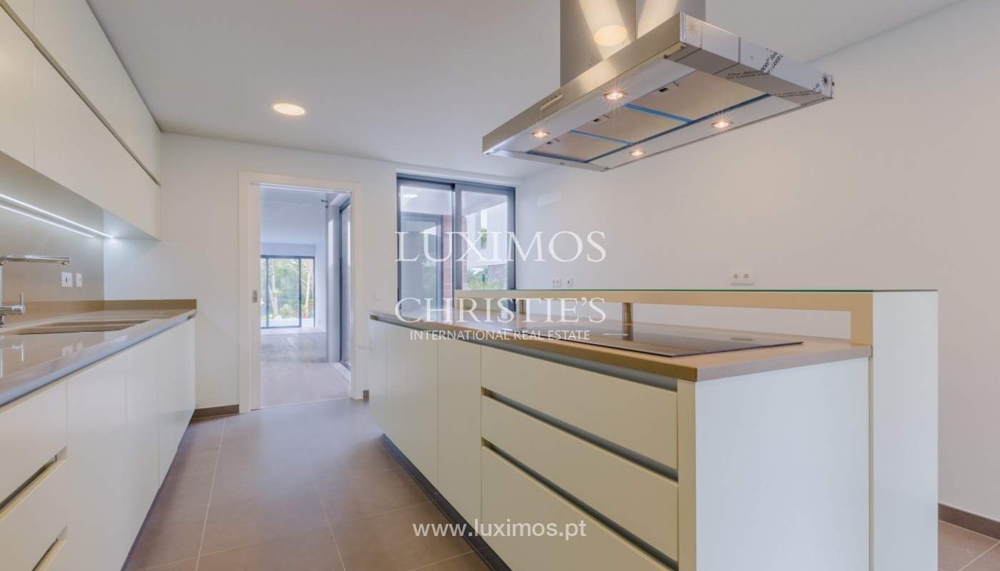 Venda de moradia perto do mar, com piscina e terraço, Algarve,Portugal_53890