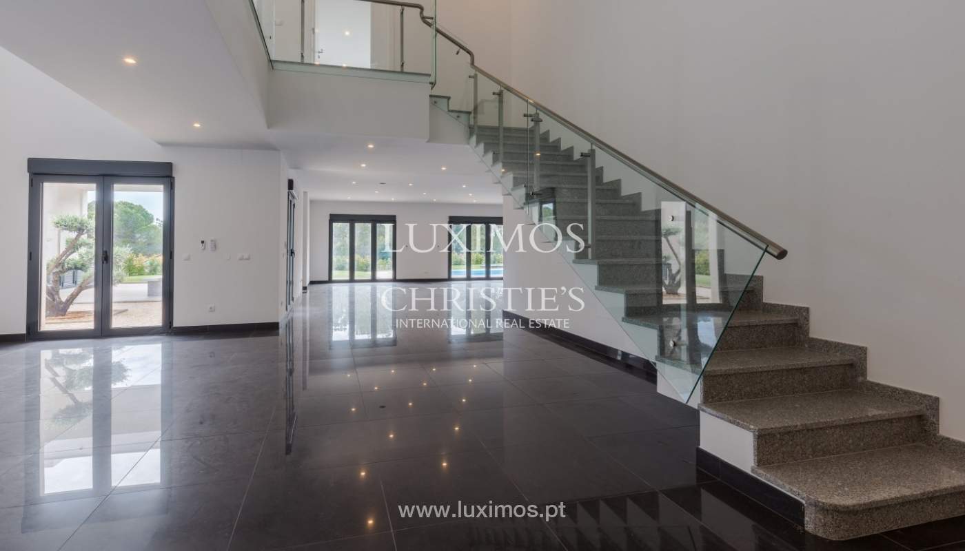 Venda de moradia com piscina, junto ao mar e golfe, Algarve, Portugal_57671