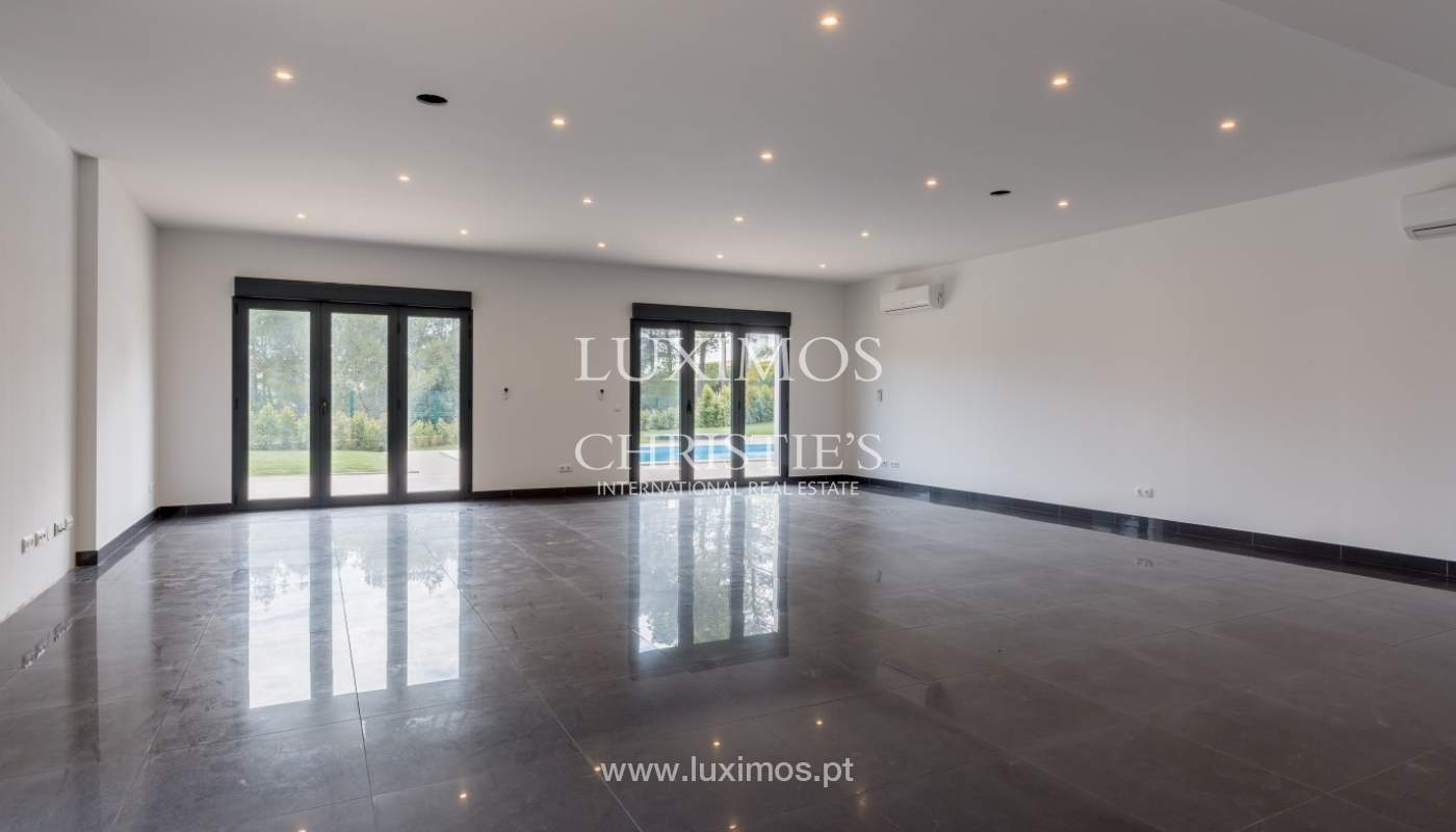 Venda de moradia com piscina, junto ao mar e golfe, Algarve, Portugal_57672