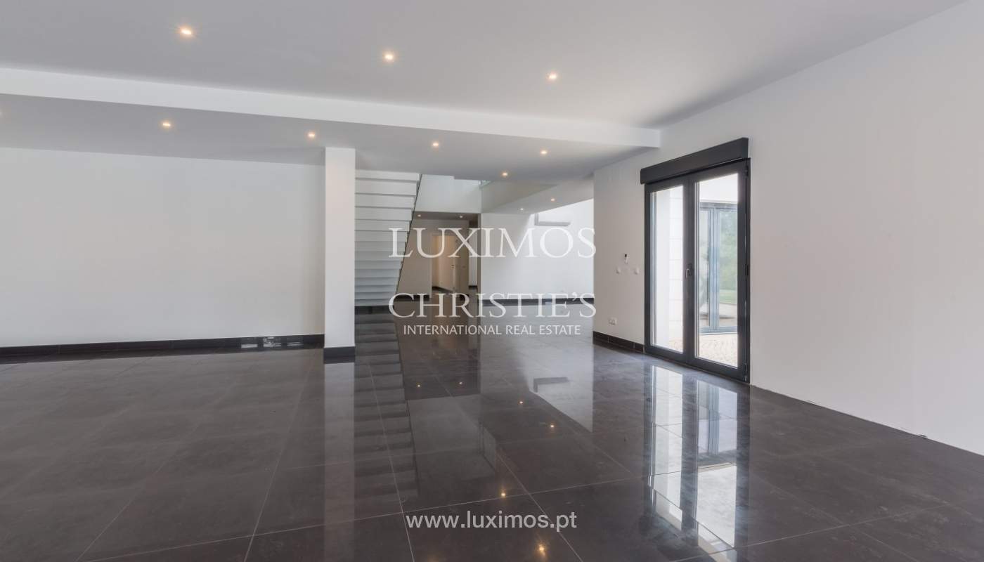 Venda de moradia com piscina, junto ao mar e golfe, Algarve, Portugal_57673