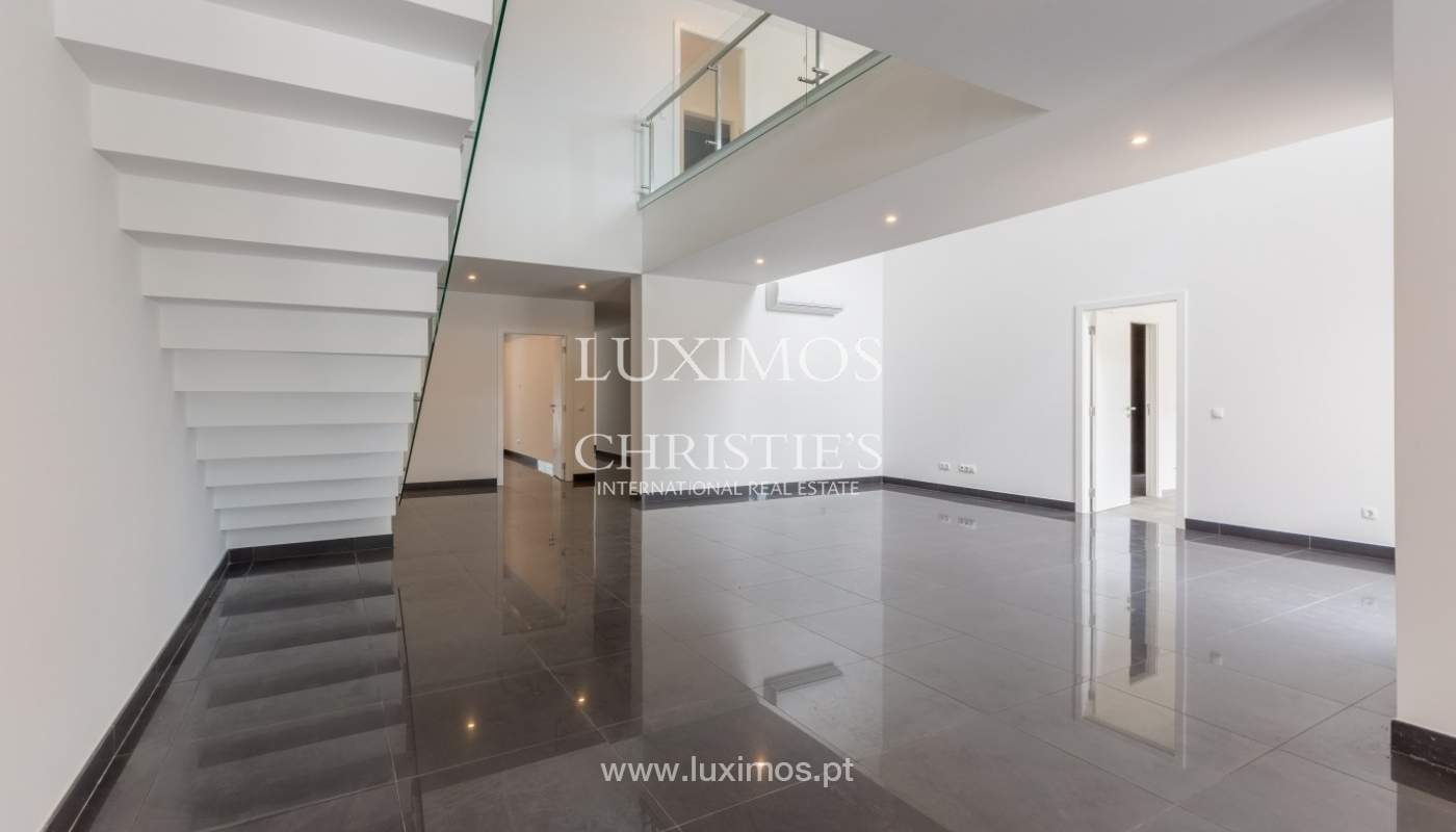 Venda de moradia com piscina, junto ao mar e golfe, Algarve, Portugal_57674