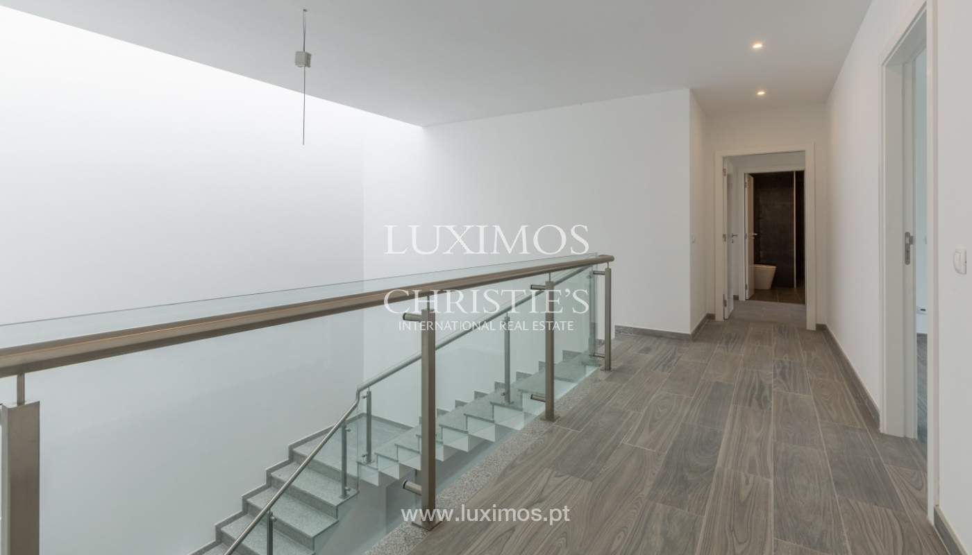 Venda de moradia com piscina, junto ao mar e golfe, Algarve, Portugal_57677