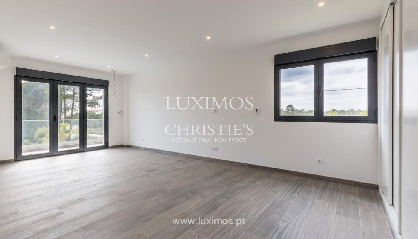 Venda de moradia com piscina, junto ao mar e golfe, Algarve, Portugal_57679