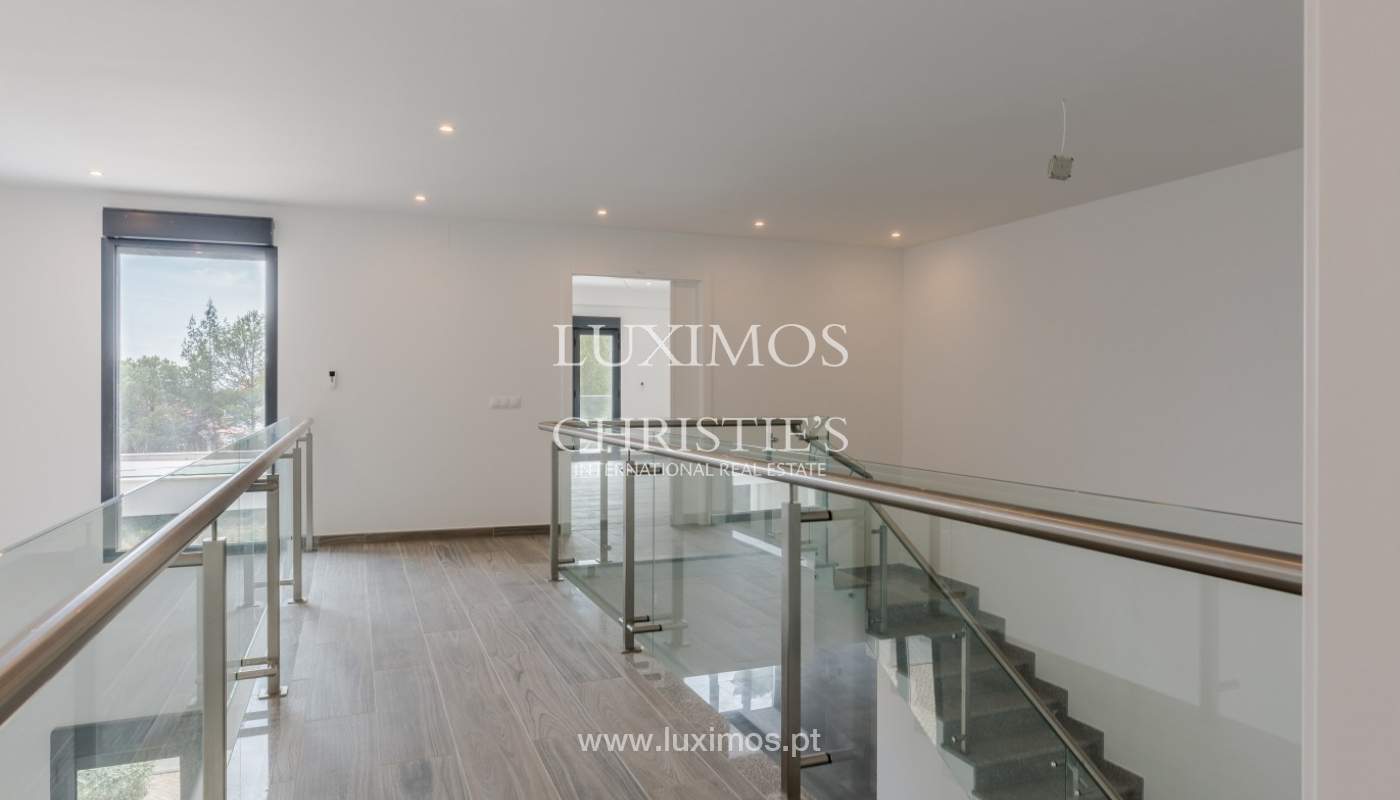 Venda de moradia com piscina, junto ao mar e golfe, Algarve, Portugal_57681