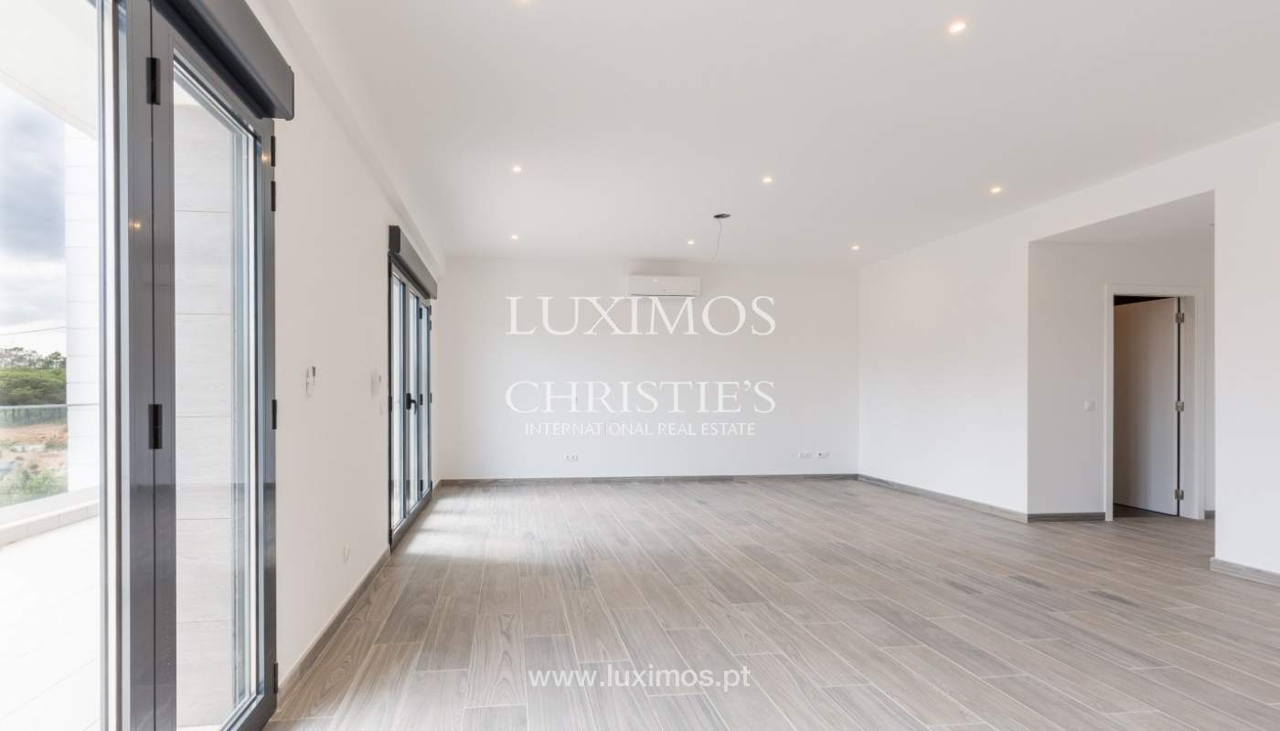 Venda de moradia com piscina, junto ao mar e golfe, Algarve, Portugal_57683