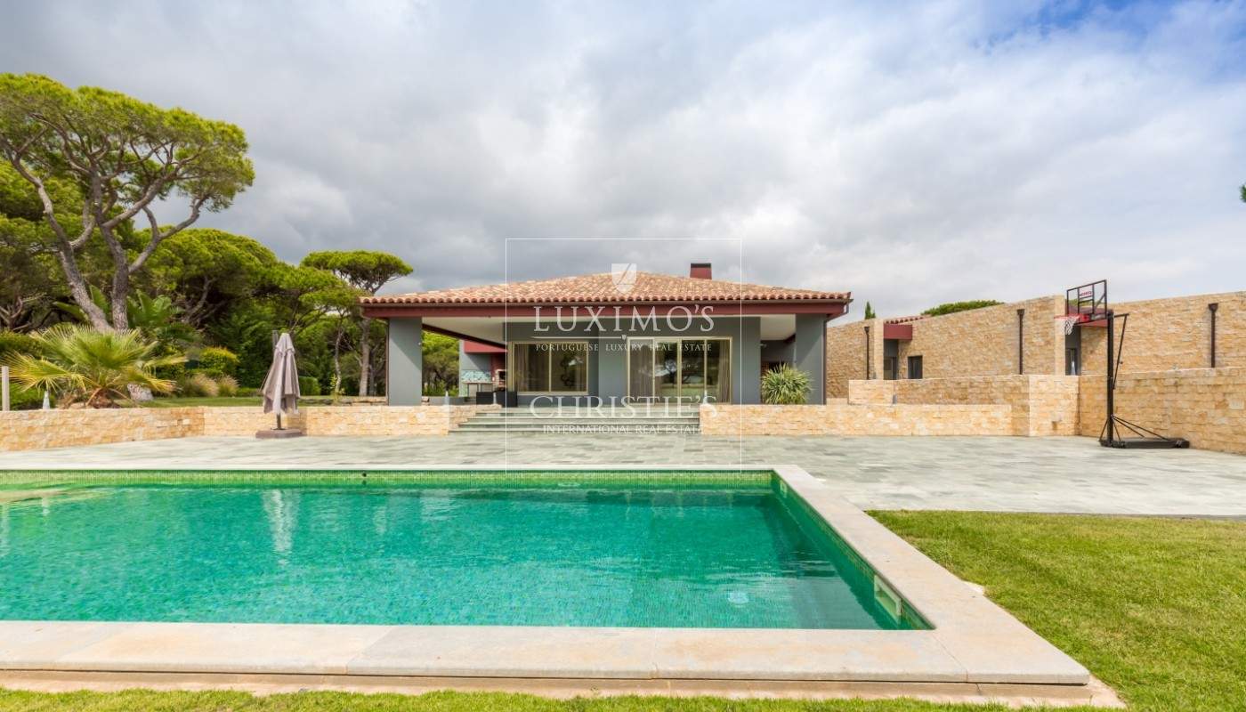 Detached villa for sale with swimming pool and garden, Pinhal Velho