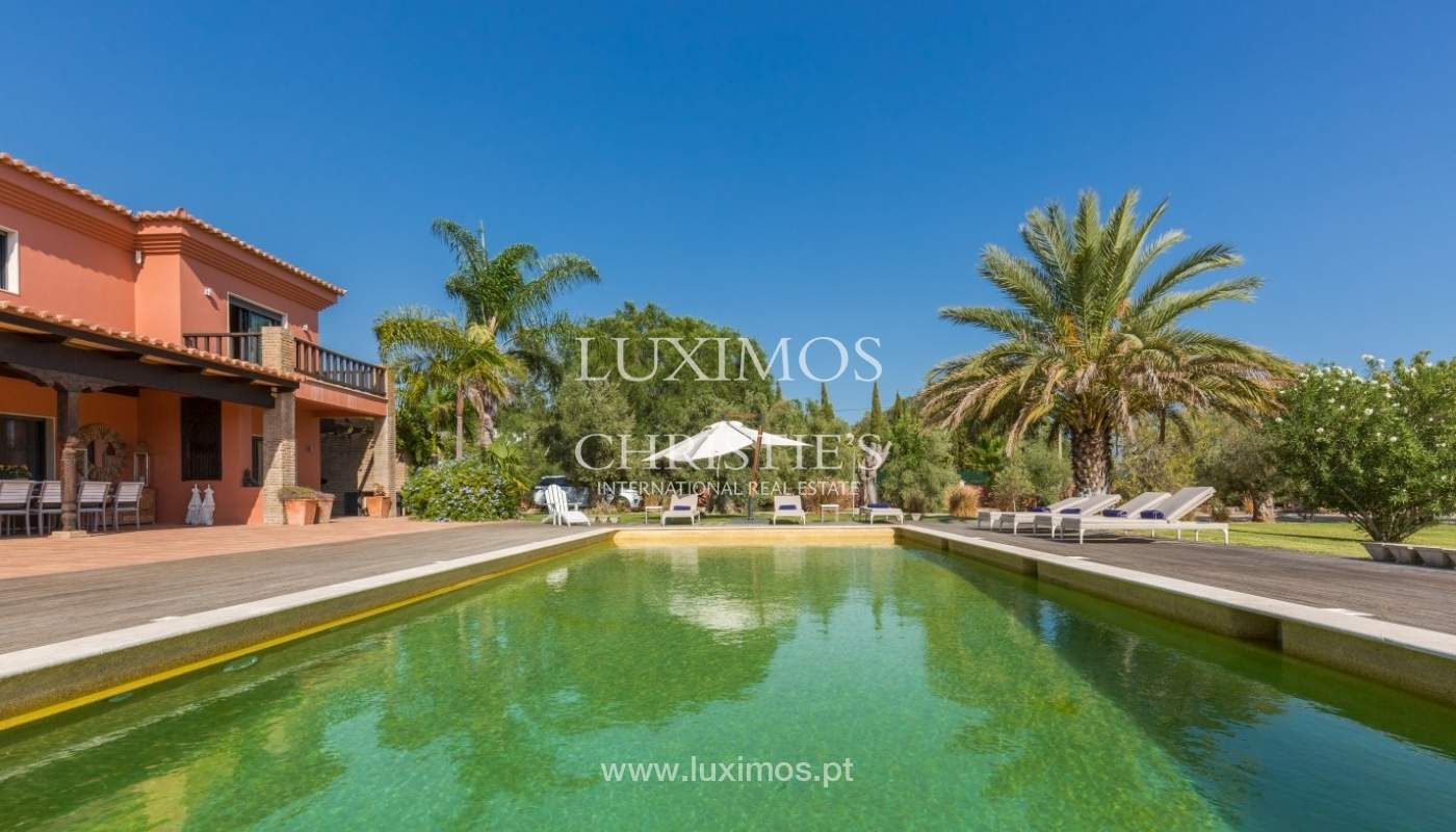 Venda de luxuosa moradia com piscina, perto do mar, Quarteira, Algarve_67359