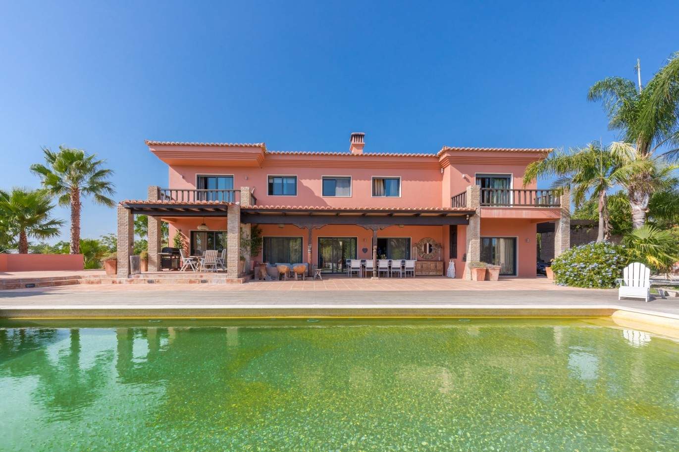 Venda de luxuosa moradia com piscina, perto do mar, Quarteira, Algarve_67361