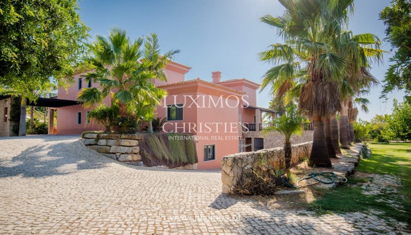 Venda de luxuosa moradia com piscina, perto do mar, Quarteira, Algarve_67364
