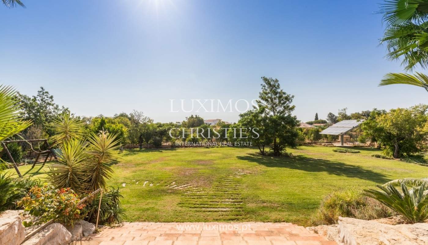 Venda de luxuosa moradia com piscina, perto do mar, Quarteira, Algarve_67366