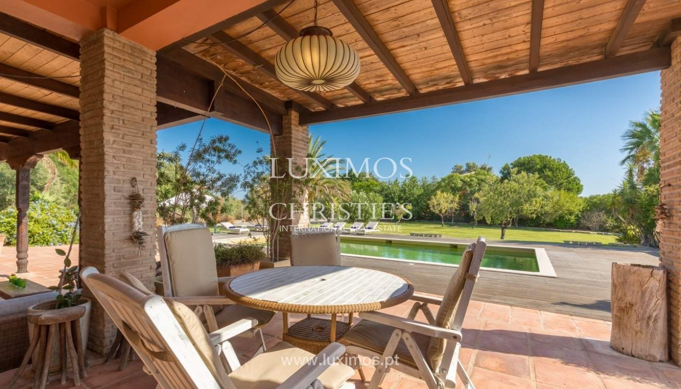 Venda de luxuosa moradia com piscina, perto do mar, Quarteira, Algarve_67367