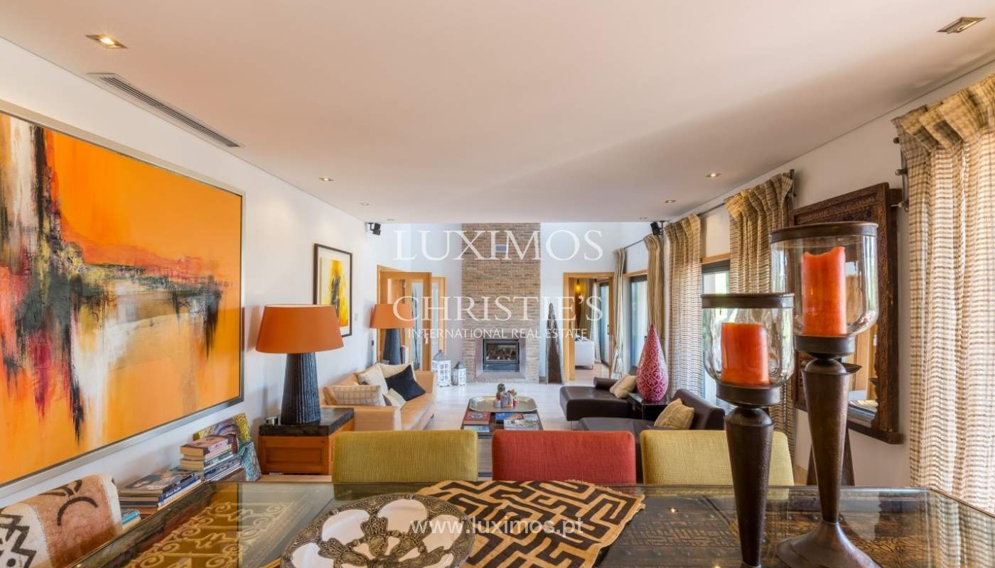 Venda de luxuosa moradia com piscina, perto do mar, Quarteira, Algarve_67371