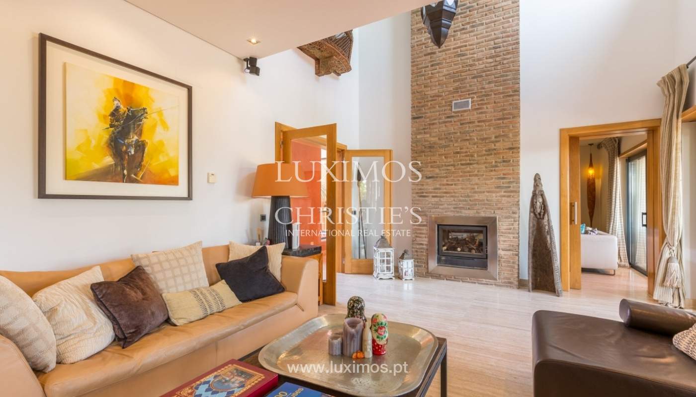 Venda de luxuosa moradia com piscina, perto do mar, Quarteira, Algarve_67372