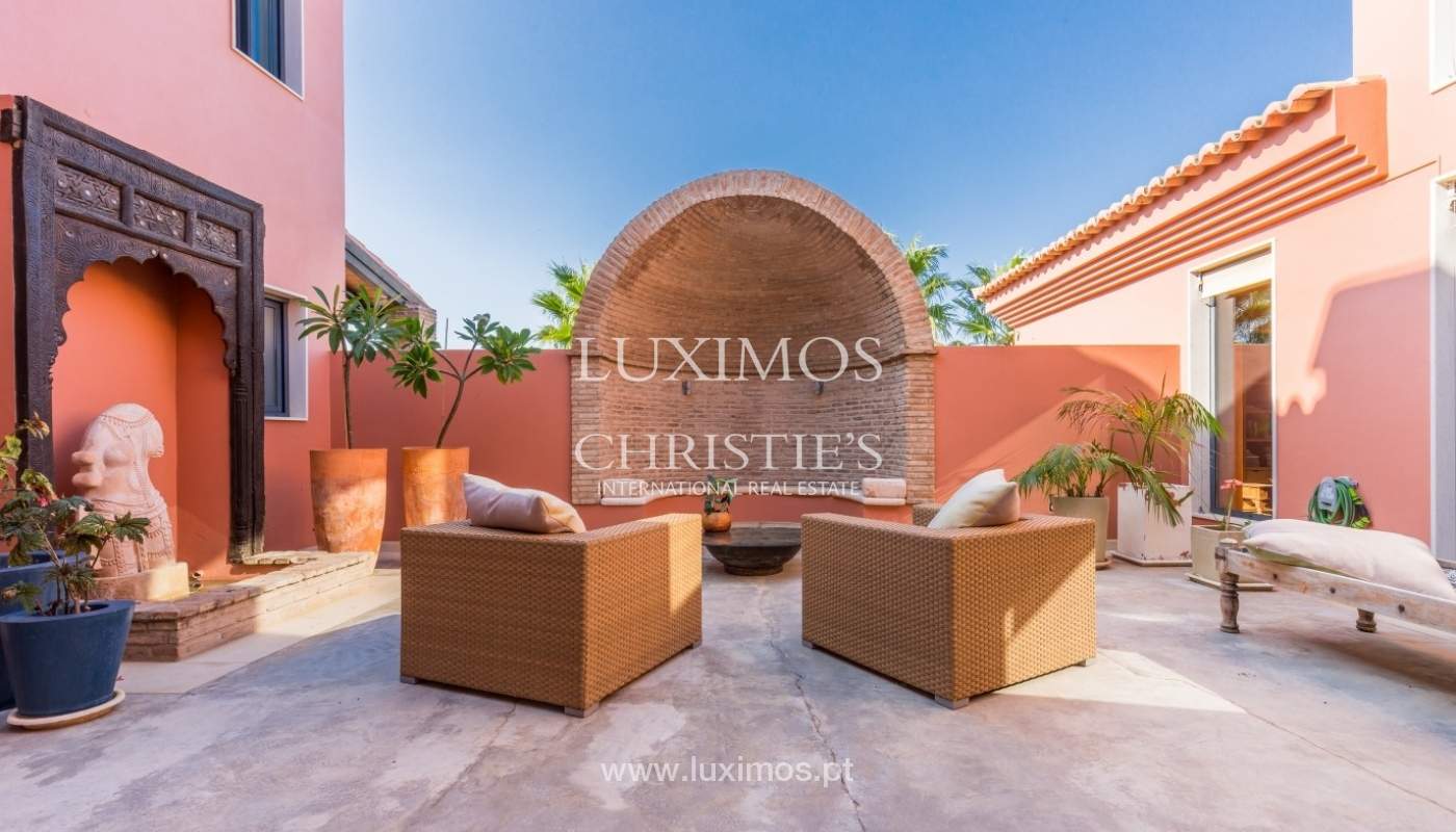 Venda de luxuosa moradia com piscina, perto do mar, Quarteira, Algarve_67376