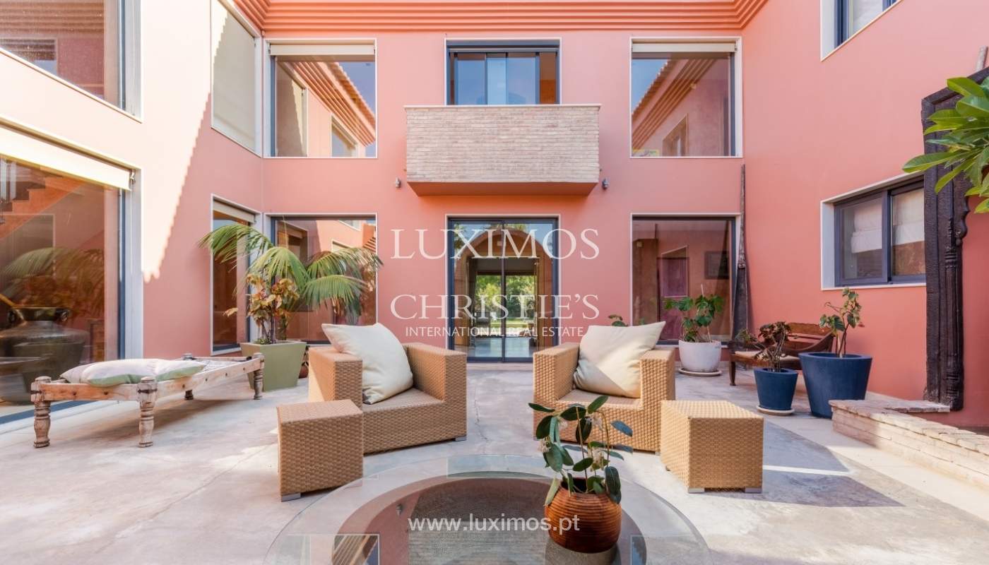 Venda de luxuosa moradia com piscina, perto do mar, Quarteira, Algarve_67378