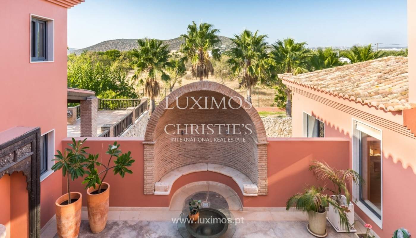 Venda de luxuosa moradia com piscina, perto do mar, Quarteira, Algarve_67388