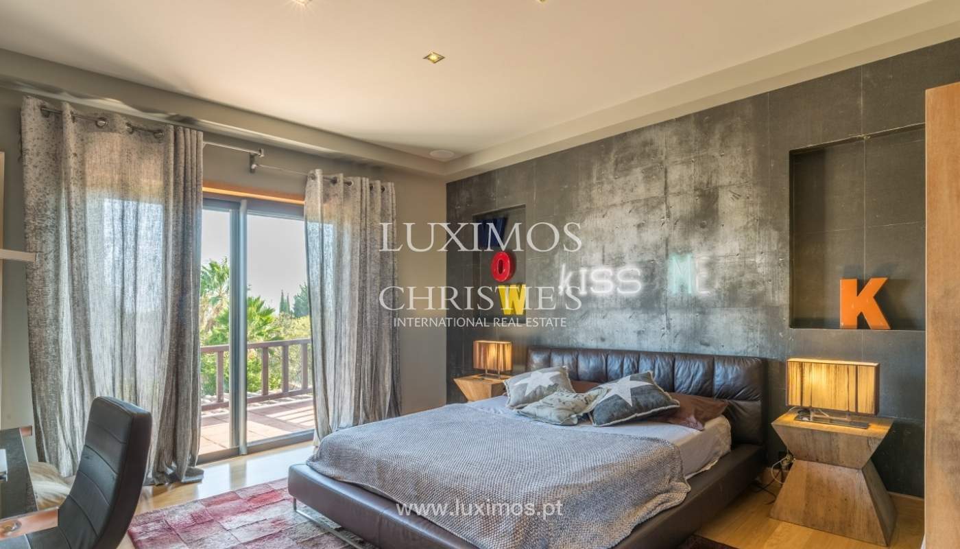 Venda de luxuosa moradia com piscina, perto do mar, Quarteira, Algarve_67389