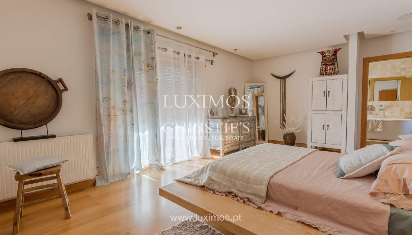 Venda de luxuosa moradia com piscina, perto do mar, Quarteira, Algarve_67392