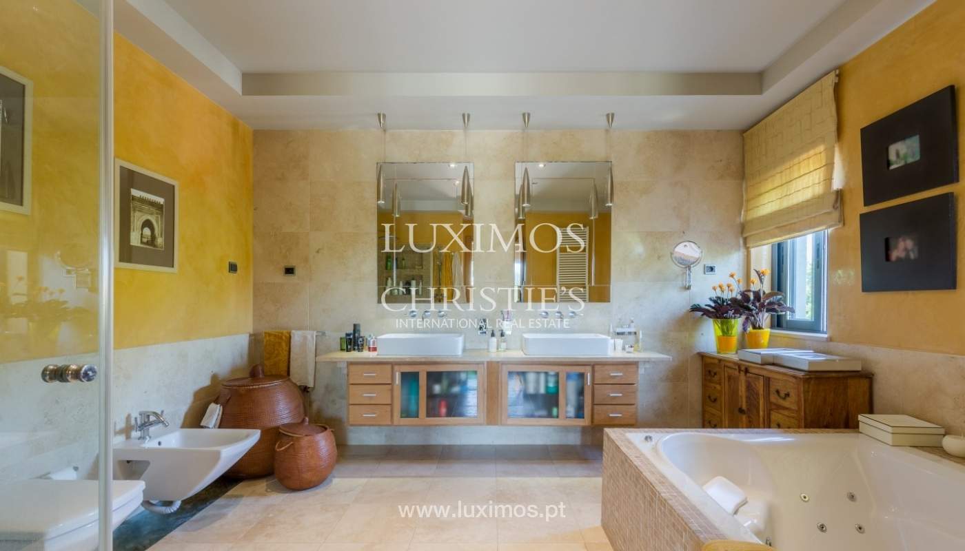Venda de luxuosa moradia com piscina, perto do mar, Quarteira, Algarve_67502