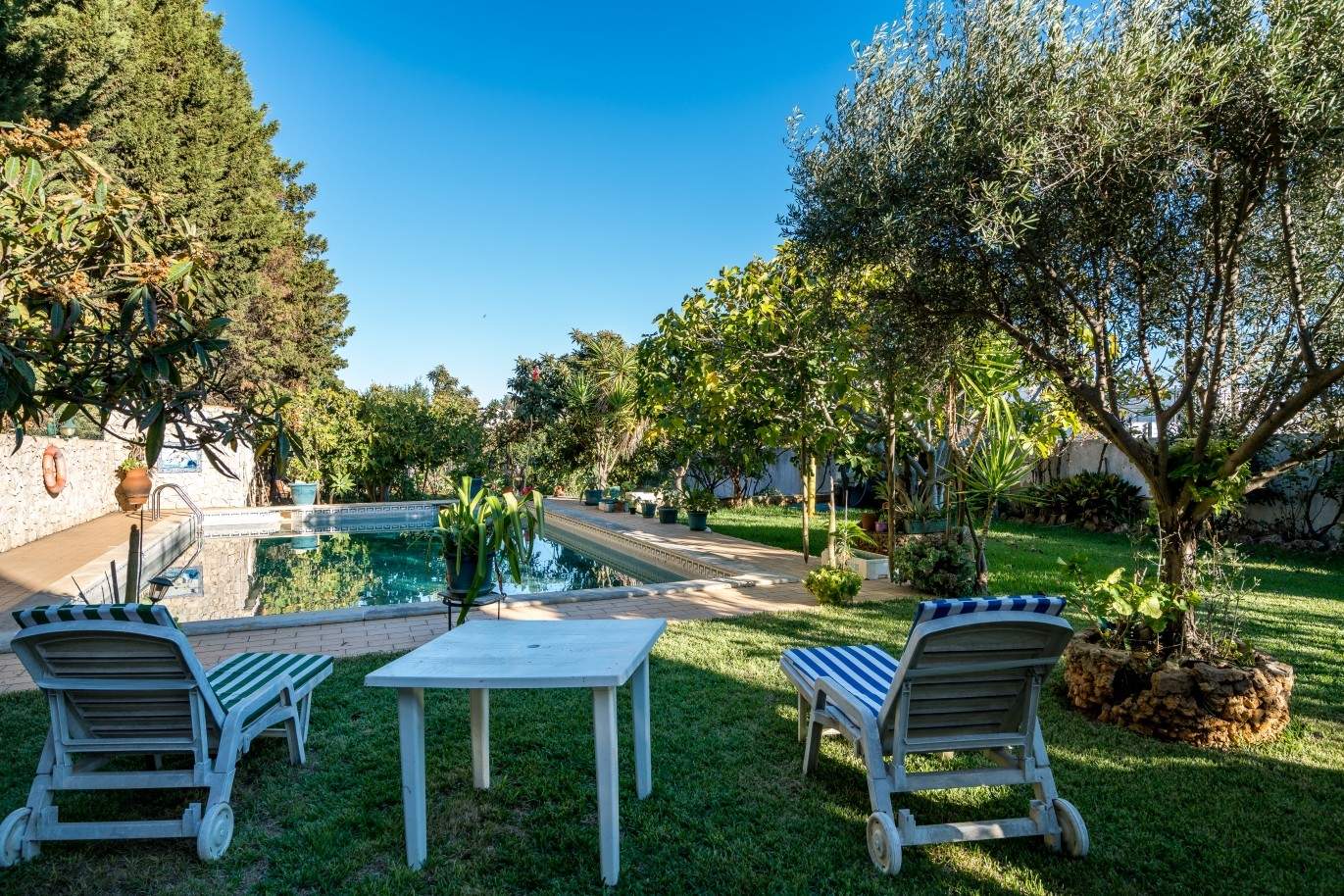 villa-house-with-pool-and-garden-portimao