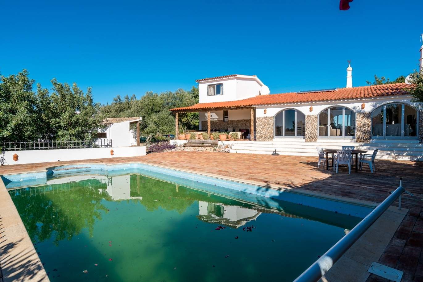 Villa à vendre avec piscine et tennis, Santa Barbara de Nexe, Algarve_70533
