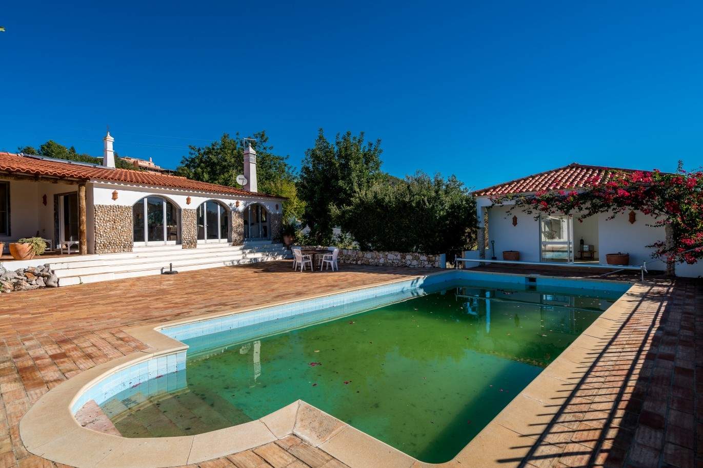 Moradia para venda, com piscina e ténis, Santa Bárbara Nexe, Algarve_70534