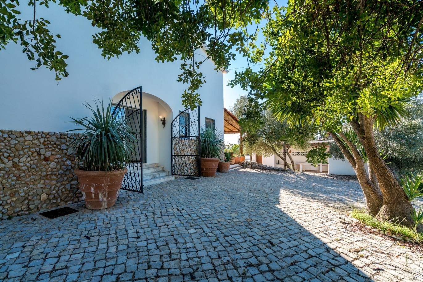 Villa for sale, pool and tennis, Santa Barbara Nexe, Algarve, Portugal_70540