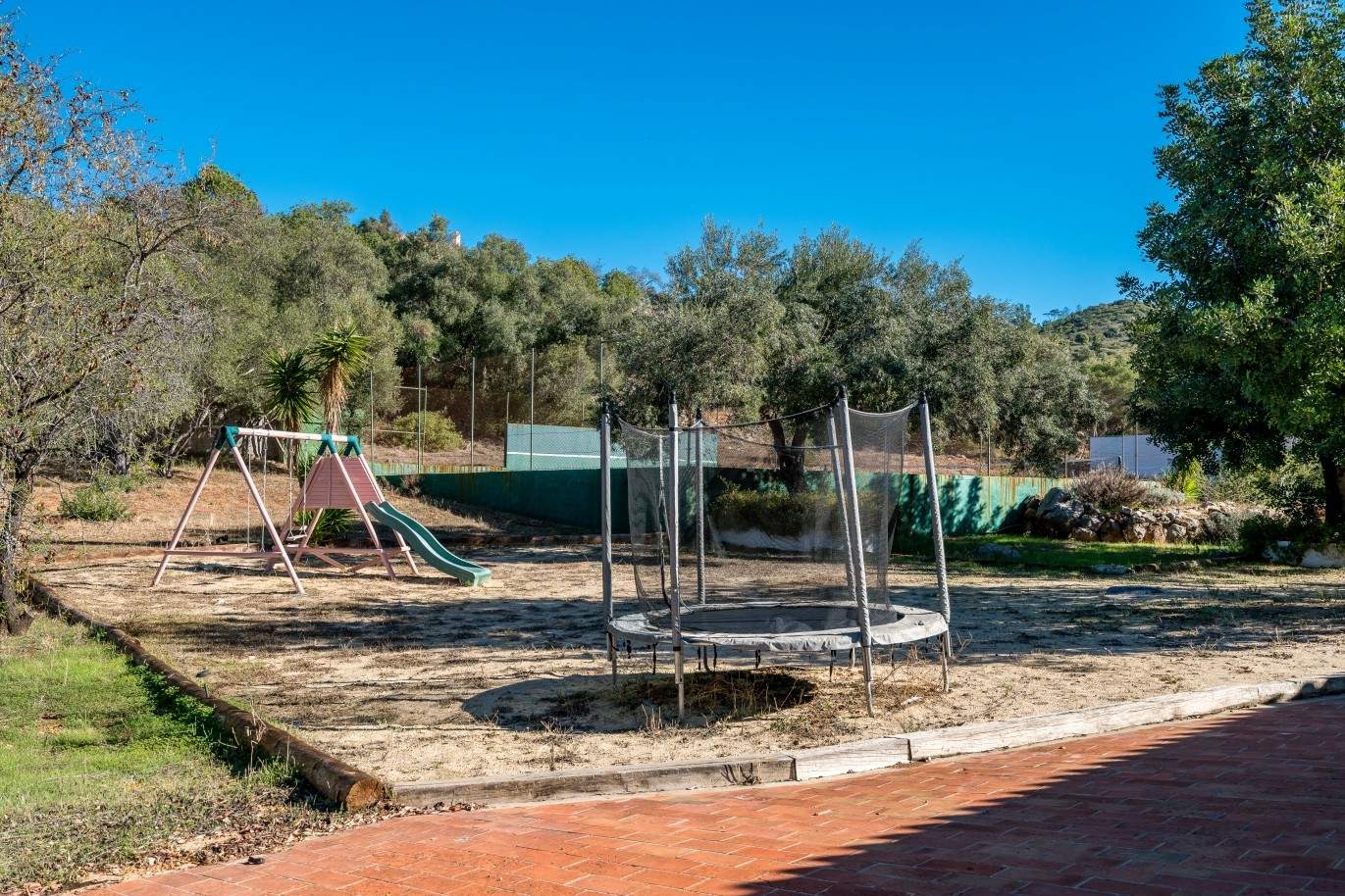 Villa à vendre avec piscine et tennis, Santa Barbara de Nexe, Algarve_70541