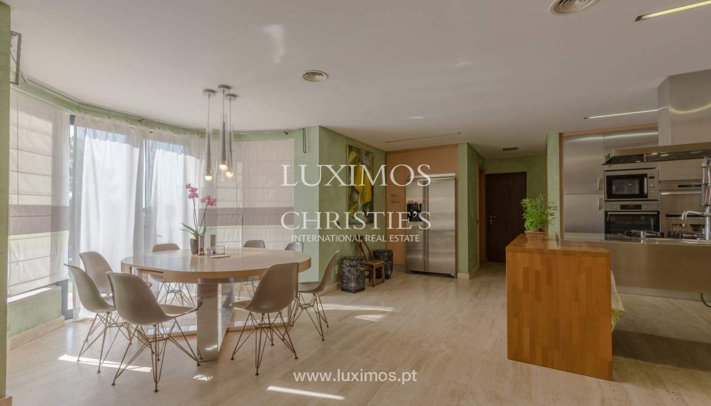 Venda de luxuosa moradia com piscina, perto do mar, Quarteira, Algarve_72350