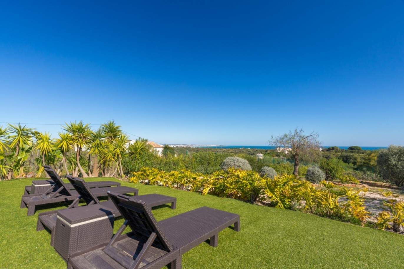 Freistehende villa zum Verkauf mit Meerblick, in der Nähe von Strand und golf, Carvoeiro, Algarve, Portugal_76405