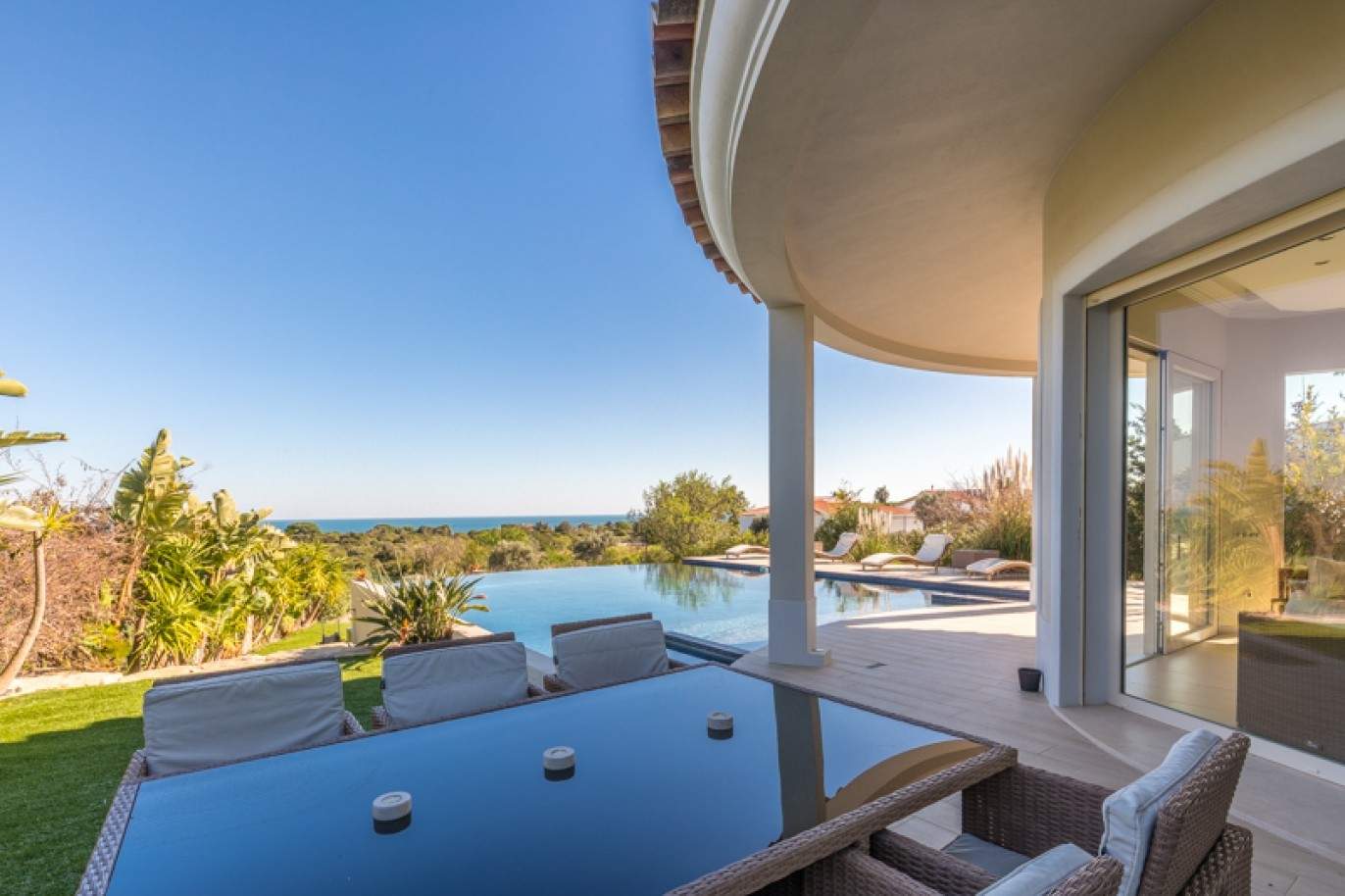 Freistehende villa zum Verkauf mit Meerblick, in der Nähe von Strand und golf, Carvoeiro, Algarve, Portugal_76410