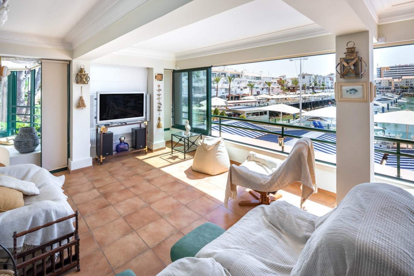 Luxus-apartment, pool und Blick auf die Marina von Vilamoura, Algarve, Portugal_79336