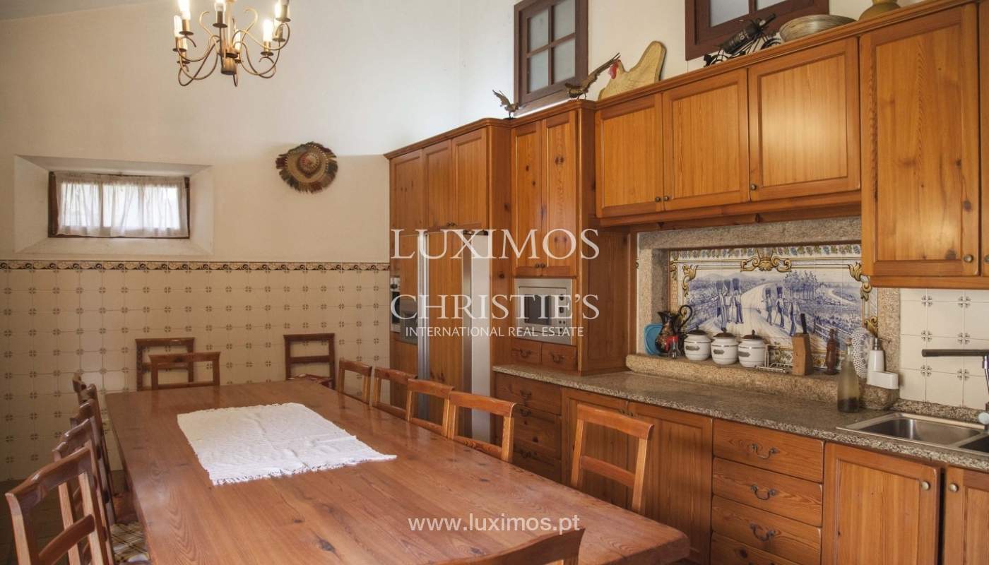 Bauernhaus mit swimming-pool, Tennisplatz und den Boden auf die Wand, den Hafen_8327