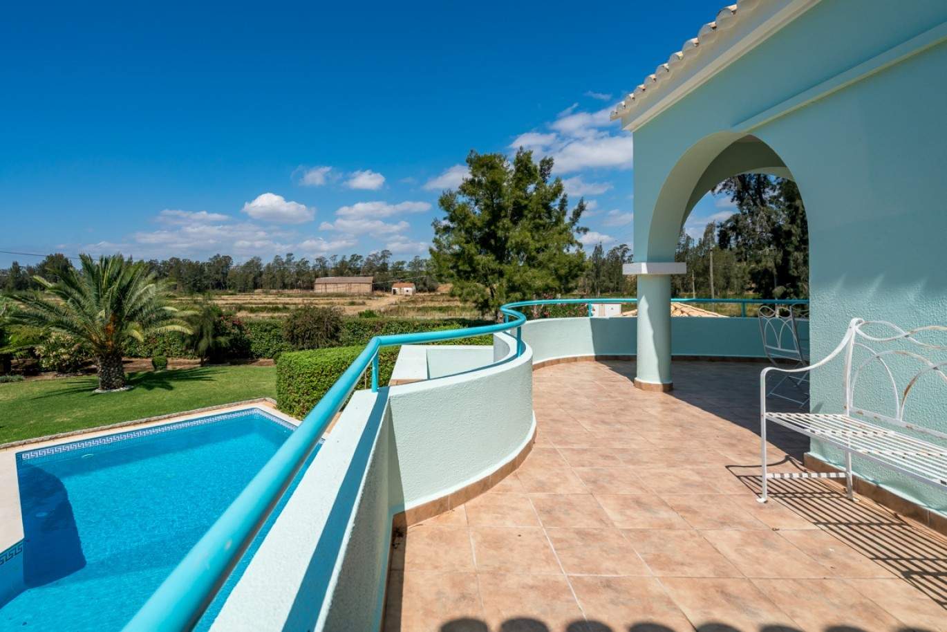 Venda de moradia com piscina e jardim na Penina, Alvor, Algarve_83403