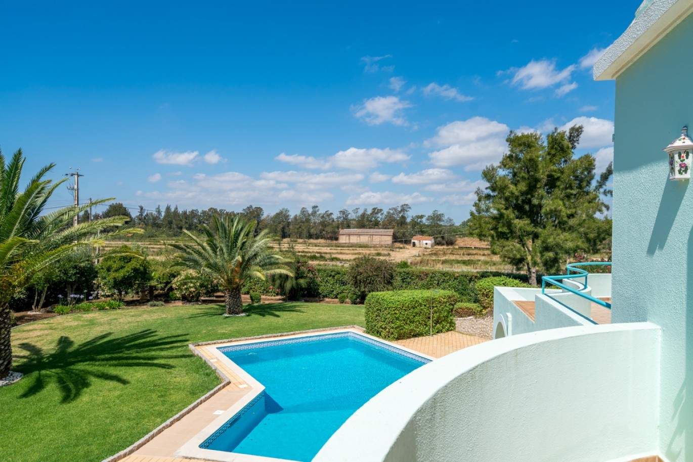 Venda de moradia com piscina e jardim na Penina, Alvor, Algarve_83408