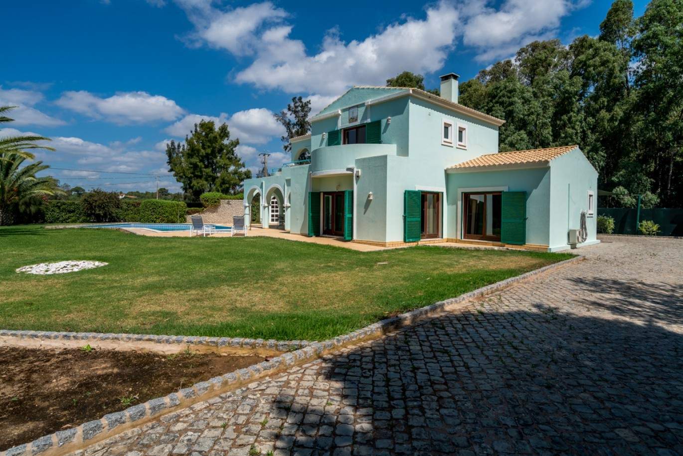 Venda de moradia com piscina e jardim na Penina, Alvor, Algarve_83419