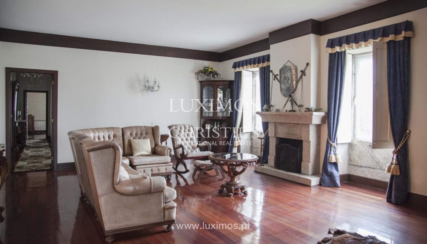 Bauernhaus mit swimming-pool, Tennisplatz und den Boden auf die Wand, den Hafen_8389