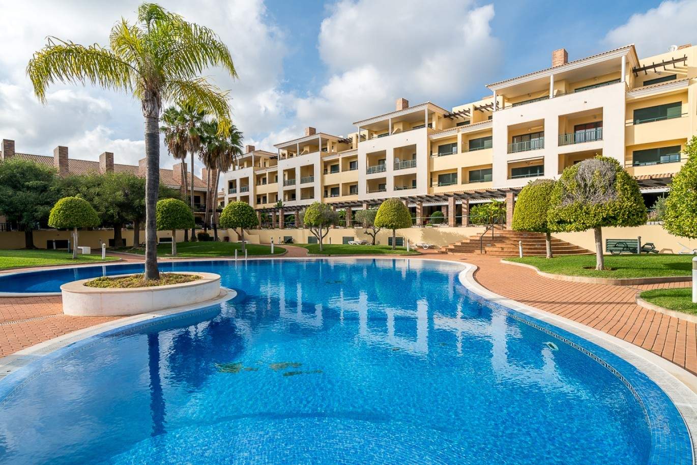 Sale of apartment with swimming pool in Vilamoura, Algarve, Portugal_87867