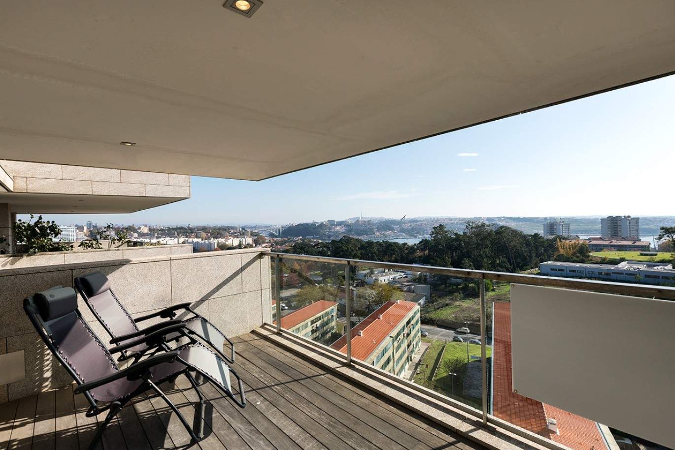 Penthouse modern mit Blick auf den Fluss, Zentrum von Porto, Portugal_89677