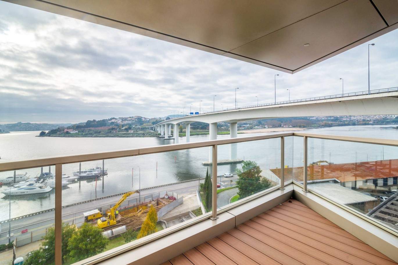 Luxus und moderne Wohnung mit Blick auf den Fluss in Porto, Portugal_91913