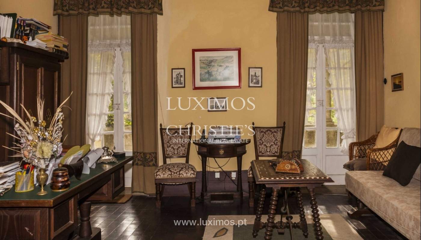 Country House with a wine cellar, a swimming pool and fruit trees in the North of Portugal_975