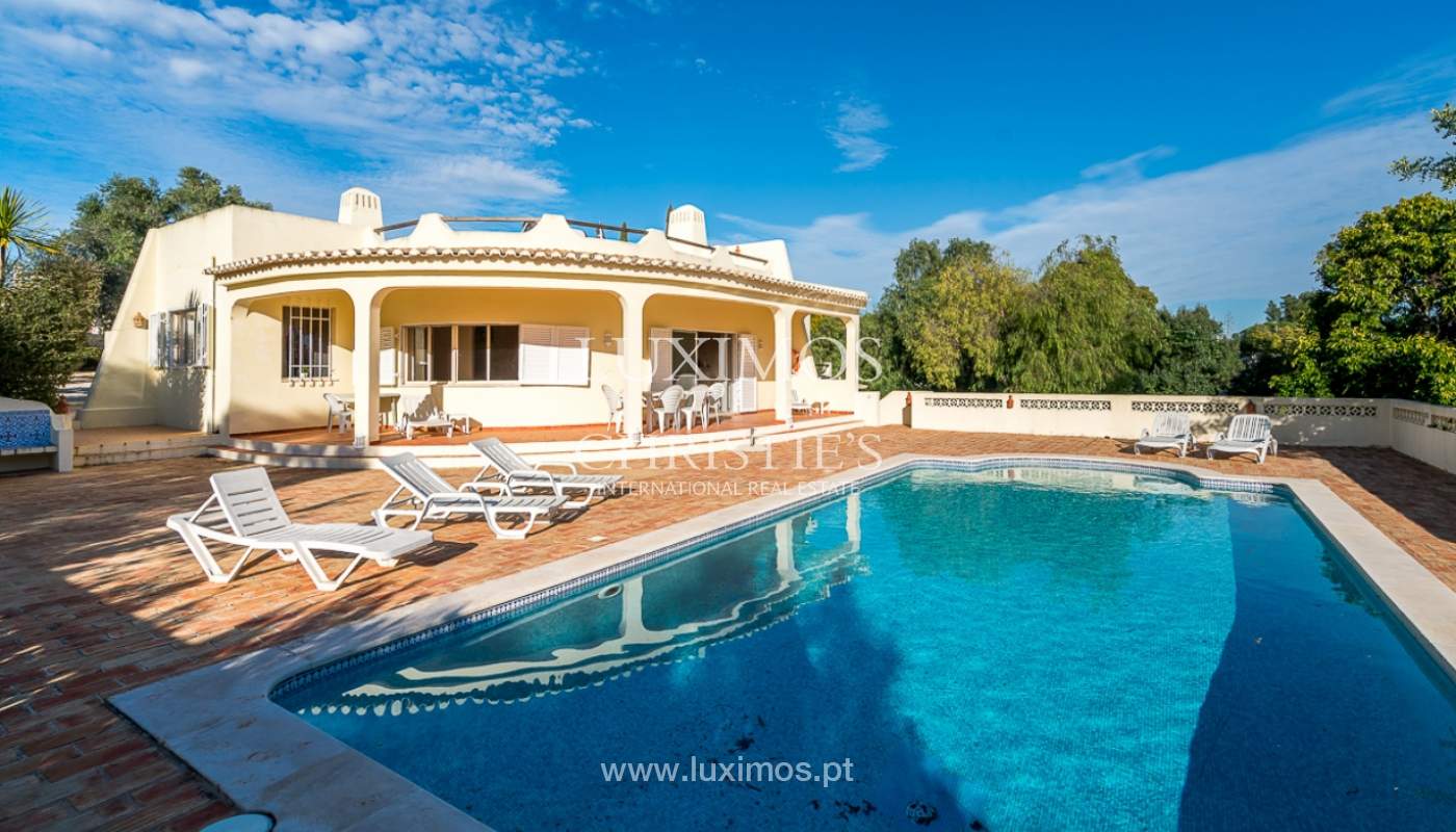 Sale of villa with swimming pool in Portimão, Algarve, Portugal