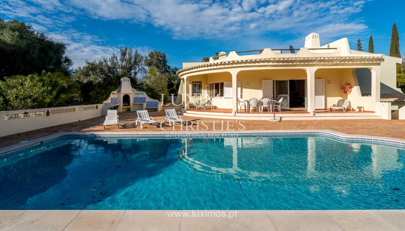 Sale of villa with swimming pool in Portimão, Algarve, Portugal