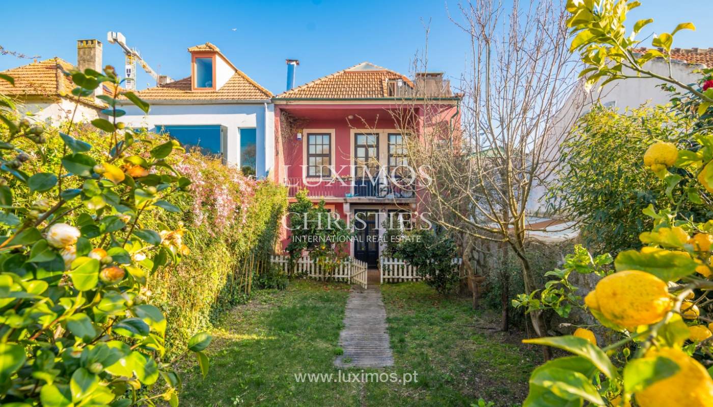 Venda de moradia com quintal, Foz do Douro, Porto