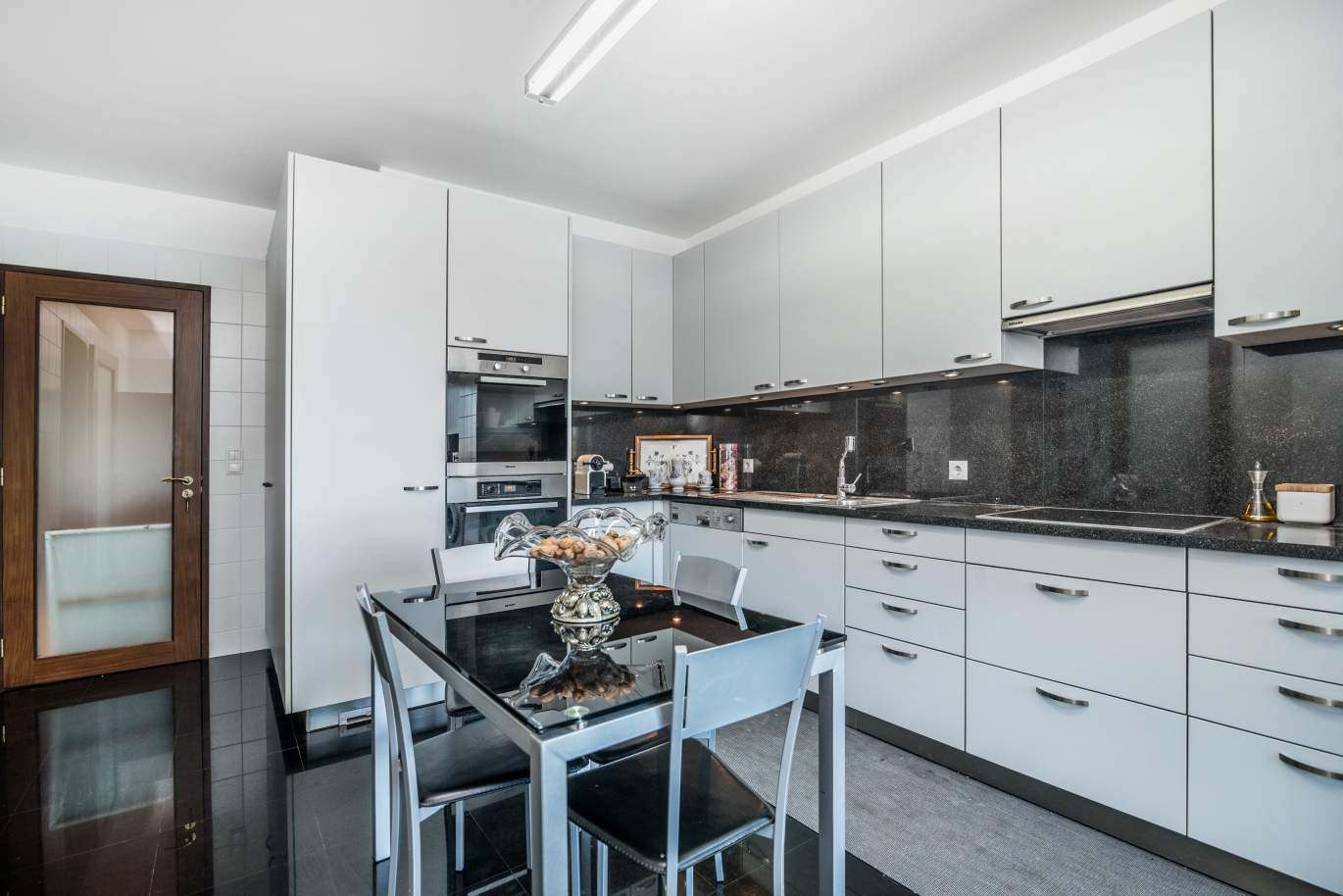 Sale: apartment w/ river views, in luxury condominium, Porto, Portugal_99626