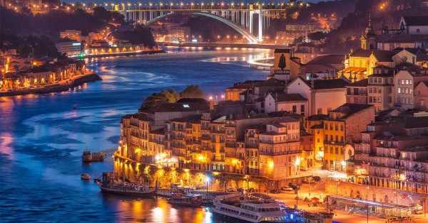 Entre o mar e o rio Douro, um percurso pelo imobiliário do Porto